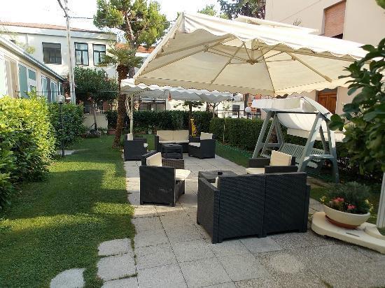 Hotel Corallo Pineto Exterior photo